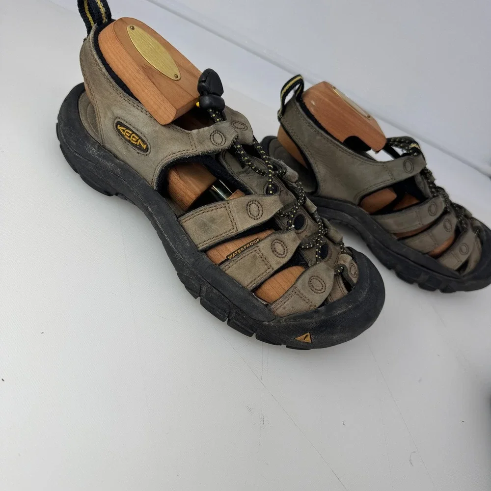 Keen Newport Men 7 Brown Leather Waterproof Hiking Sandals Outdoor Trail Shoes